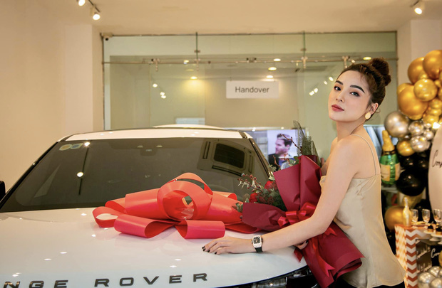 Loạt Hoa hậu mạnh tay tậu xe sang tiền tỷ chứng minh đẳng cấp đại gia giới showbiz Ảnh 10