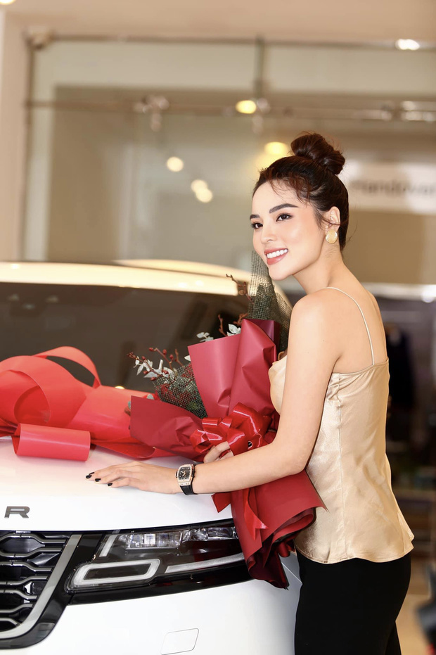 Loạt Hoa hậu mạnh tay tậu xe sang tiền tỷ chứng minh đẳng cấp đại gia giới showbiz Ảnh 11