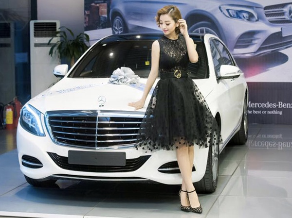 Loạt Hoa hậu mạnh tay tậu xe sang tiền tỷ chứng minh đẳng cấp đại gia giới showbiz Ảnh 12