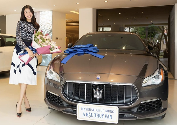 Loạt Hoa hậu mạnh tay tậu xe sang tiền tỷ chứng minh đẳng cấp đại gia giới showbiz Ảnh 14