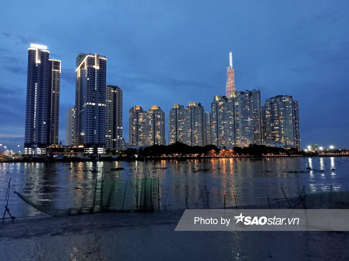 Các tình huống thiếu sáng như thế này tận dụng chế độ Đêm giúp bạn sẽ có bức ảnh chất lượng tốt hơn.