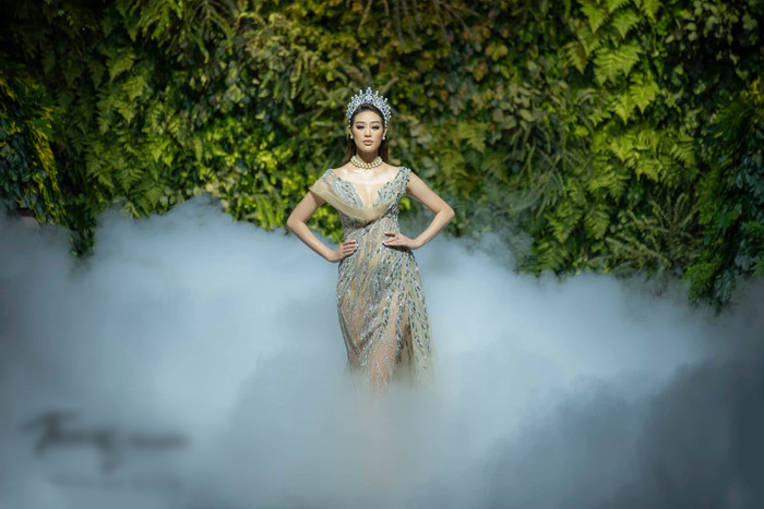 Cũng đã lâu rồi, fan hâm mộ mới được nhìn thấy đương kim Hoa hậu Hoàn vũ Việt Nam trở lại sàn catwalk.