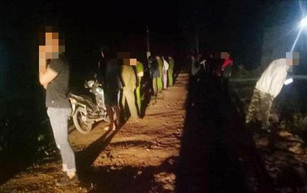 Lưu trú trong nhà nghỉ ở Quảng Nam, nhóm người Trung Quốc bỏ chạy khi công an tới kiểm tra Ảnh 2