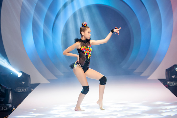 Lynk Lee run rẩy xúc động khi lần đầu làm vedette show thời trang, khán giả cũng rưng rưng theo Ảnh 9