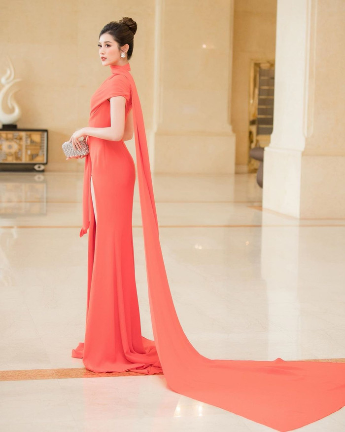 'Chị đại' Lan Khuê tái xuất với vai trò Vedette: Nhan sắc rực rỡ, thần thái ngày càng lợi hại Ảnh 23