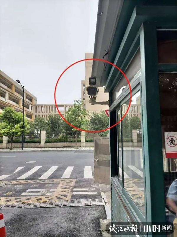 Các lối ra vào chung cư dày đặc camera nhưng không có hình ảnh của bà Lai xuất hiện trong khoảng thời gian bà mất tích.&nbsp;