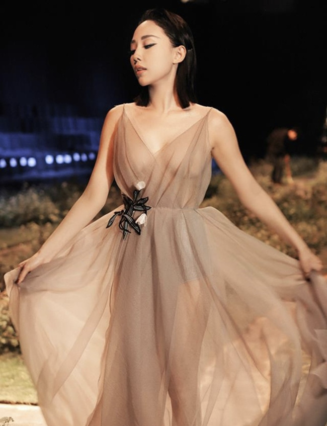 Mỹ nhân Việt dính lỗi thời trang nghiêm trọng, diện đồ kín mít mà vẫn bị soi rọi cơ thể Ảnh 8