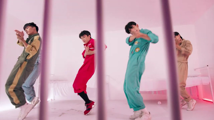 Chẳng biết nói gì ngoài những lời yêu - Pham Việt Thắng