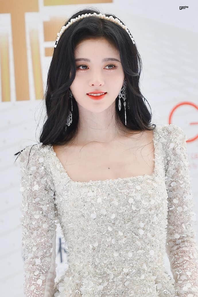 Cúc Tịnh Y hóa công chúa Bạch Tuyết trên thảm đỏ sự kiện Đông Phương Phong Vân Bảng Ảnh 8