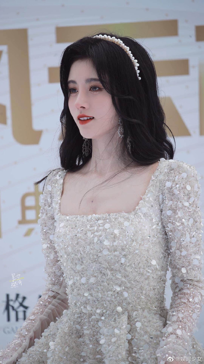 Cúc Tịnh Y hóa công chúa Bạch Tuyết trên thảm đỏ sự kiện Đông Phương Phong Vân Bảng Ảnh 9