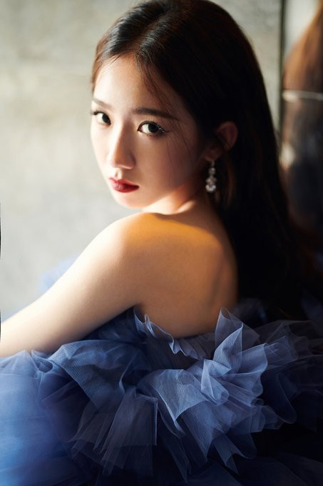 Cúc Tịnh Y cao quý, Mạnh Mỹ Kỳ xinh đẹp, Lý Nghệ Đồng như 'đắc tội' với stylist Ảnh 21