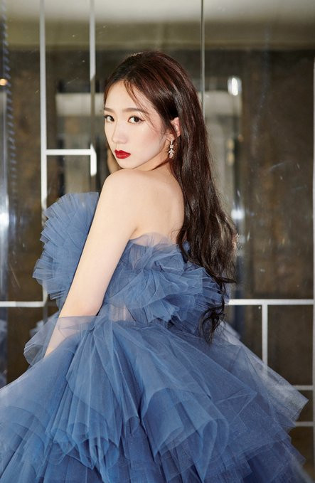 Cúc Tịnh Y cao quý, Mạnh Mỹ Kỳ xinh đẹp, Lý Nghệ Đồng như 'đắc tội' với stylist Ảnh 22