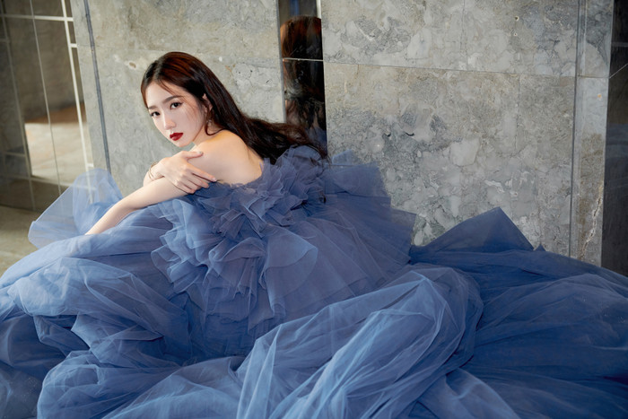 Cúc Tịnh Y cao quý, Mạnh Mỹ Kỳ xinh đẹp, Lý Nghệ Đồng như 'đắc tội' với stylist Ảnh 24