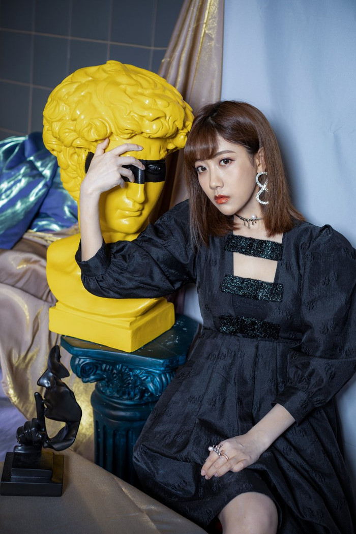 Cúc Tịnh Y cao quý, Mạnh Mỹ Kỳ xinh đẹp, Lý Nghệ Đồng như 'đắc tội' với stylist Ảnh 25