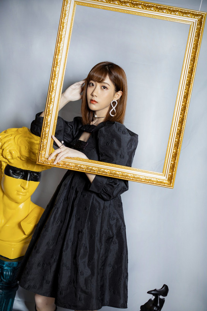 Cúc Tịnh Y cao quý, Mạnh Mỹ Kỳ xinh đẹp, Lý Nghệ Đồng như 'đắc tội' với stylist Ảnh 26