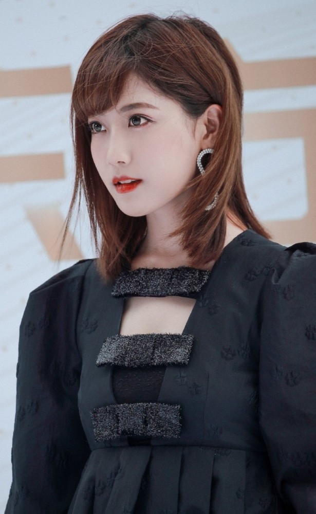 Cúc Tịnh Y cao quý, Mạnh Mỹ Kỳ xinh đẹp, Lý Nghệ Đồng như 'đắc tội' với stylist Ảnh 32