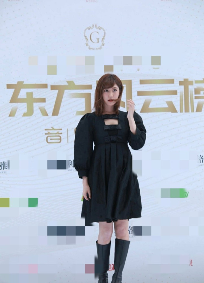 Cúc Tịnh Y cao quý, Mạnh Mỹ Kỳ xinh đẹp, Lý Nghệ Đồng như 'đắc tội' với stylist Ảnh 33