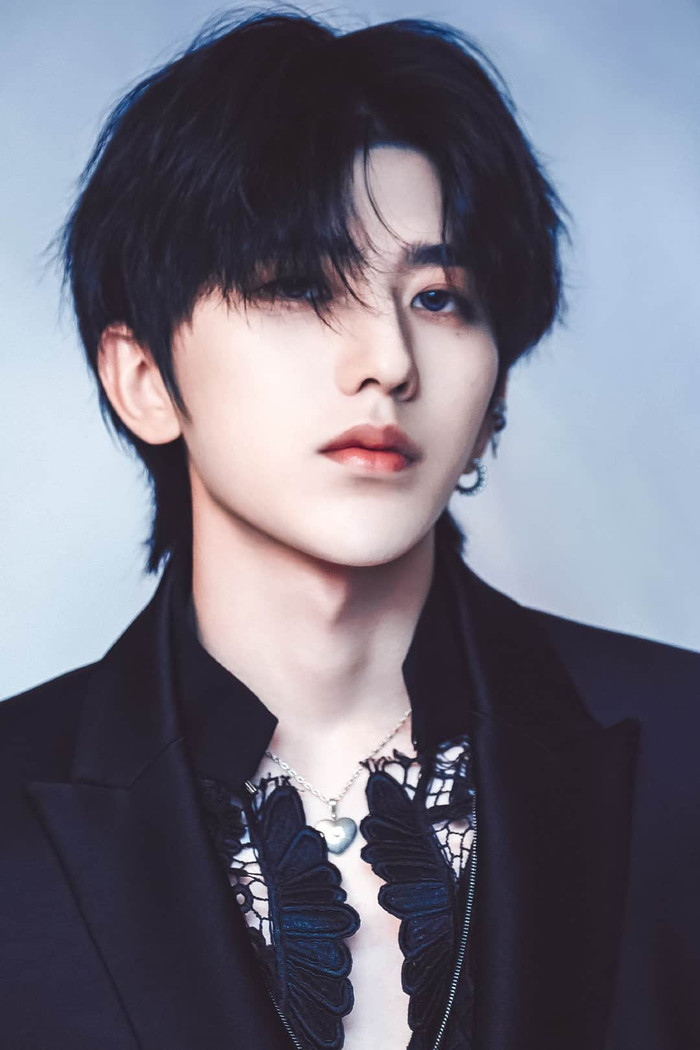 Soi hàng hiệu Thái Từ Khôn mặc khi biểu diễn tại Đông Phương Phong Vân Bảng: Nguyên cây đen nhức mắt! Ảnh 35