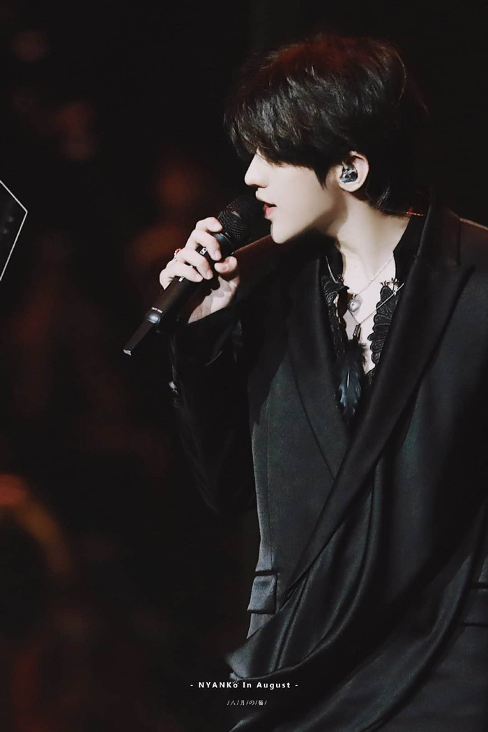 Soi hàng hiệu Thái Từ Khôn mặc khi biểu diễn tại Đông Phương Phong Vân Bảng: Nguyên cây đen nhức mắt! Ảnh 21