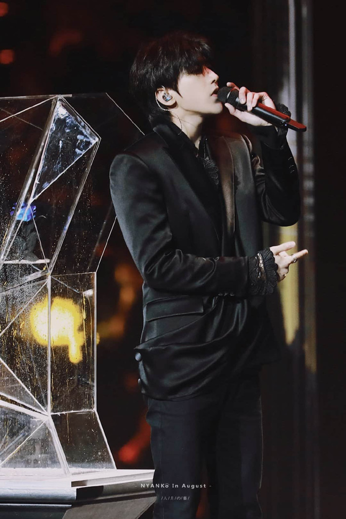 Soi hàng hiệu Thái Từ Khôn mặc khi biểu diễn tại Đông Phương Phong Vân Bảng: Nguyên cây đen nhức mắt! Ảnh 15