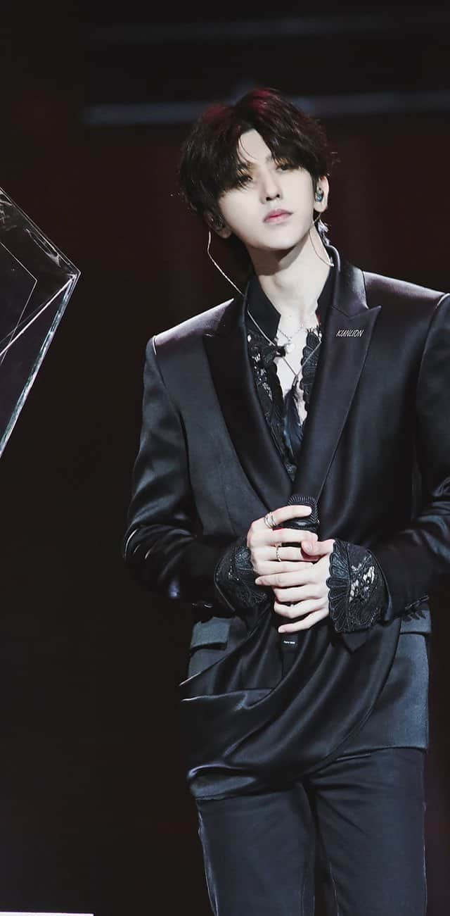 Soi hàng hiệu Thái Từ Khôn mặc khi biểu diễn tại Đông Phương Phong Vân Bảng: Nguyên cây đen nhức mắt! Ảnh 9