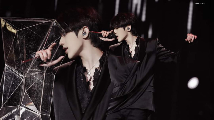 Soi hàng hiệu Thái Từ Khôn mặc khi biểu diễn tại Đông Phương Phong Vân Bảng: Nguyên cây đen nhức mắt! Ảnh 11