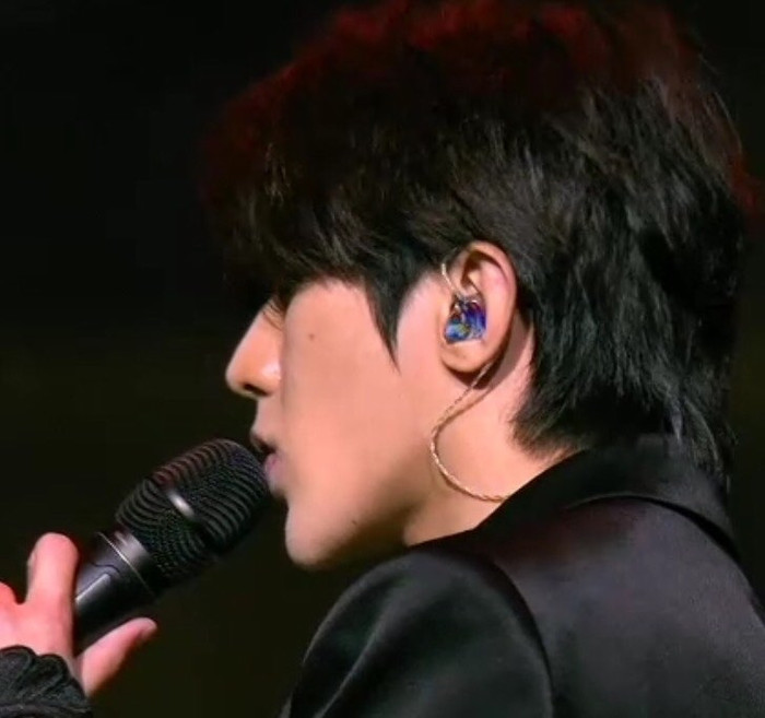 Thái Từ Khôn lại dính nghi vấn phẫu thuật thẩm mỹ vì chiếc cằm như lưỡi cày Ảnh 10