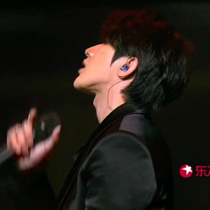 Thái Từ Khôn lại dính nghi vấn phẫu thuật thẩm mỹ vì chiếc cằm như lưỡi cày Ảnh 9