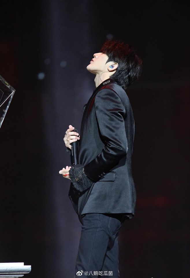 Thái Từ Khôn lại dính nghi vấn phẫu thuật thẩm mỹ vì chiếc cằm như lưỡi cày Ảnh 5