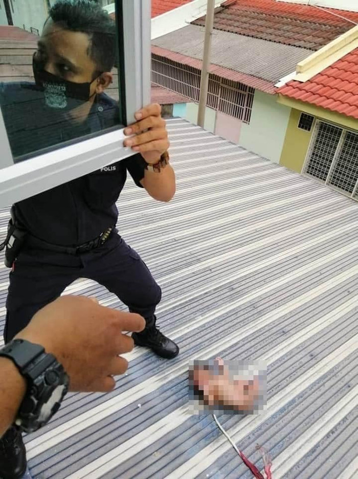 Ra đời chưa đầy 24 tiếng, bé trai sơ sinh còn nguyên dây rốn bị mẹ vứt bỏ trên nóc nhà dân Ảnh 4