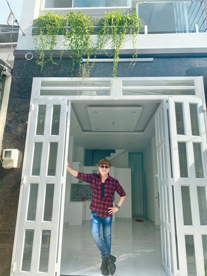 Anh cho biết hiện tại không gian sống này vẫn chưa được trang trí nội thất, chỉ mới hoàn tất phần bên ngoài