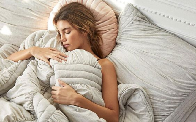 9 thói quen hàng ngày khiến làn da của bạn già đi 10 tuổi Ảnh 2