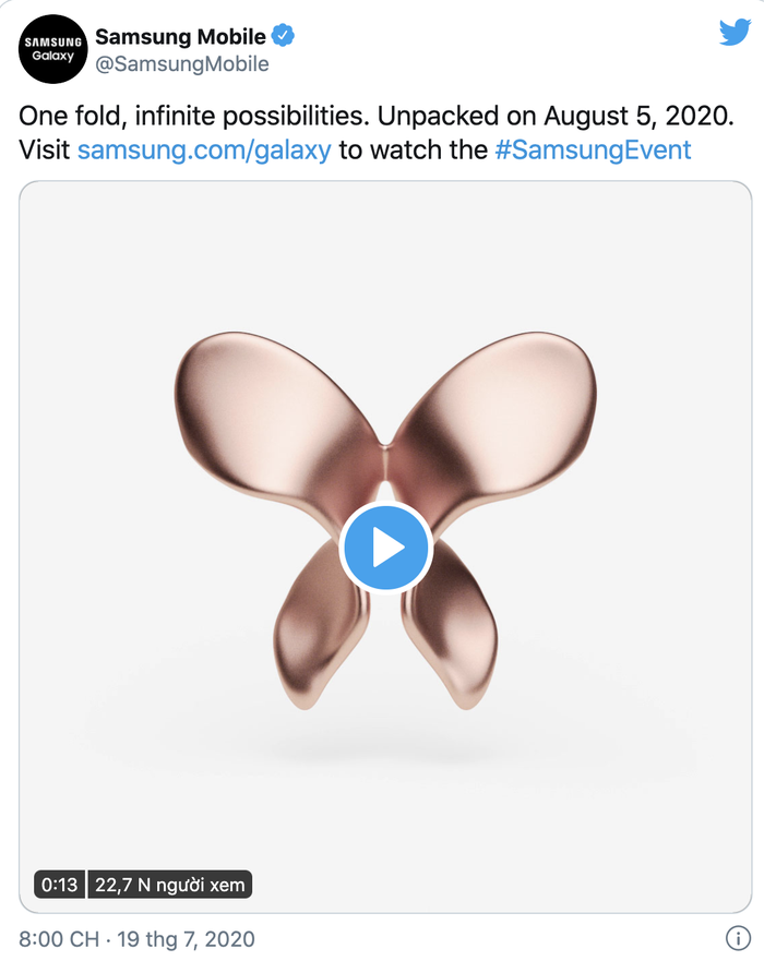 Giọt nước màu đồng biến thành một vật thể giống như con bướm trong video được cho là để mô tả màn hình gập trên mẫu Galaxy Z Fold 2. (Ảnh chụp màn hình)