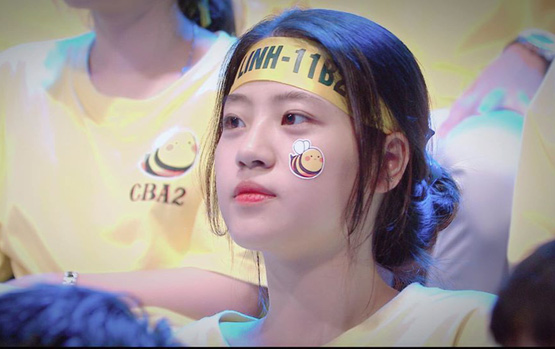 Nữ sinh 'chiếm sóng' Đường lên đỉnh Olympia bởi nhan sắc xinh đẹp trên hàng ghế khán giả Ảnh 2