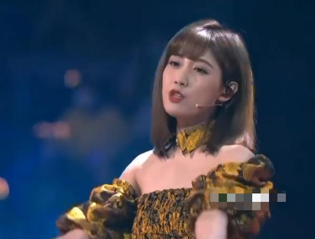 Khả năng hát live tệ nhưng Lý Nghệ Đồng vẫn được người hâm mộ ủng hộ và khen ngợi Ảnh 15