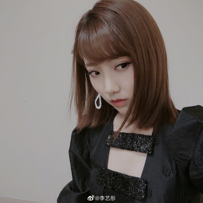 Khả năng hát live tệ nhưng Lý Nghệ Đồng vẫn được người hâm mộ ủng hộ và khen ngợi Ảnh 10