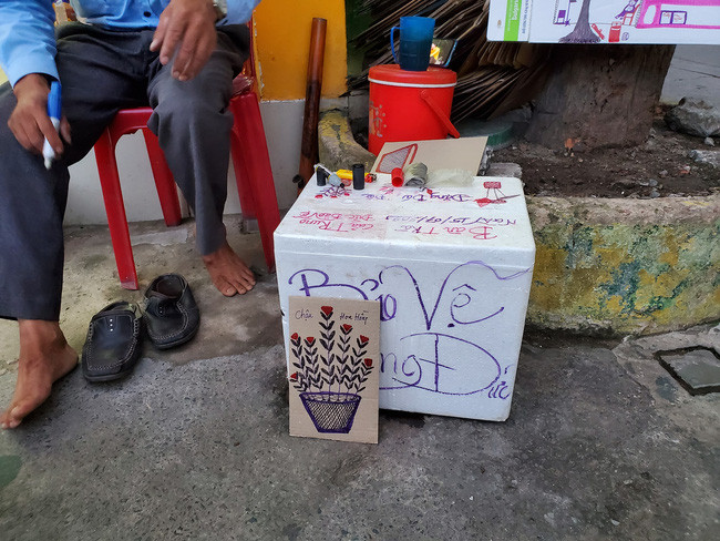 Chú bảo vệ 'gây sốt' bởi sở thích đáng yêu: Khách đến mua hàng ai cũng trầm trồ ngưỡng mộ vì điều này Ảnh 5