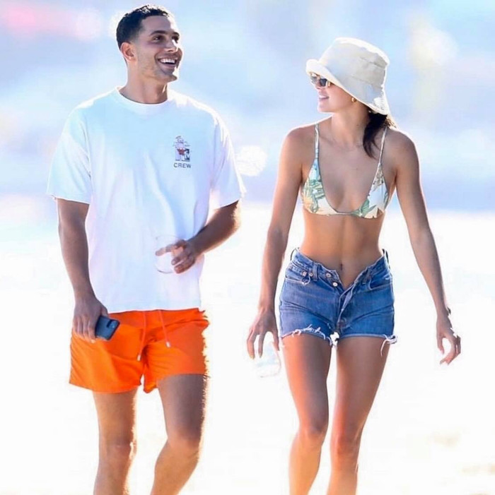 Người tình tin đồn của Kendall cũng được bắt gặp đi dạo bờ biển cùng chân dài