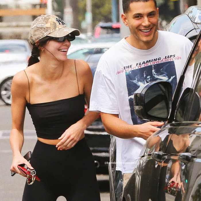 Mối quan hệ thân thiết với chân dài triệu đô Kendall đã giúp Fai được nhiều người biết đến, vẻ đẹp trai của anh khiến nhiều cô gái trẻ mê mẩn 