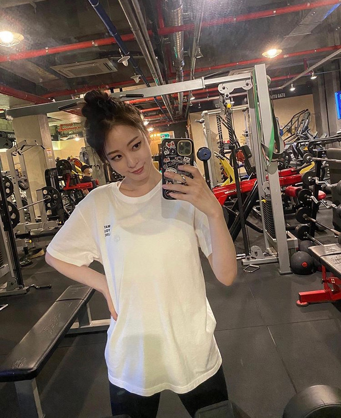 'Chị chảnh' Han Ye Seul - 38 tuổi.