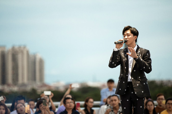 Từ chàng trai hát cover, Tăng Phúc 'phá đảo thế giới ảo' và giờ đây có hẳn live concert trên tầng thượng Ảnh 5