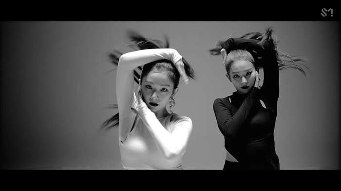 Bàn chân của Seulgi & Irene bỗng dưng biến mất trong MV Naughty, SM Entertainment làm ăn kiểu gì thế này? Ảnh 10