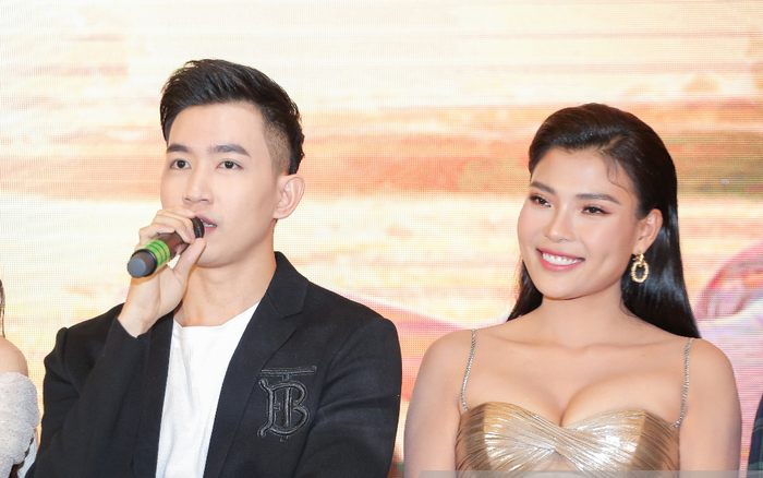 Họp báo phim truyền hình 'Cát đỏ': Thúy Diễm 'xin phép' Lương Thế Thành đóng cảnh nóng, Võ Cảnh bị đánh xuyên suốt phim Ảnh 2