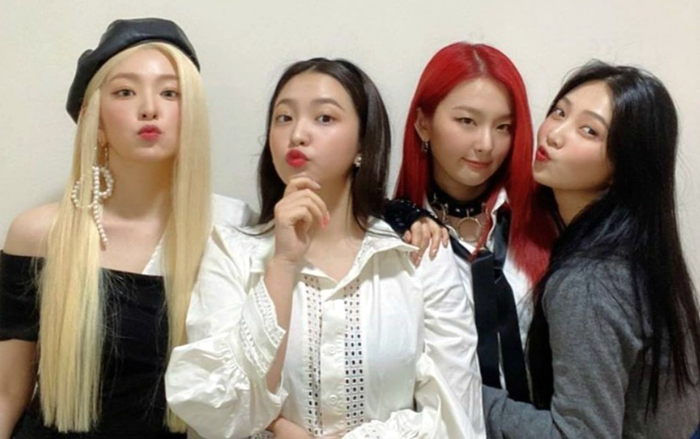 Chị chị em em thân thiết như Red Velvet, Joy và Yeri từng lặn lội đến Inkigayo cổ vũ cho Irene và Seulgi Ảnh 2