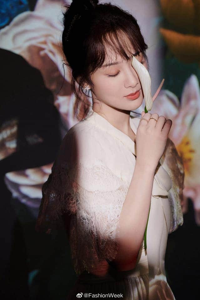 Dương Tử xuất hiện dễ thương như công chúa phim ngôn tình trong fan meeting, ẩn sau về ngoài ngọt ngào là một trái tim mạnh mẽ Ảnh 11