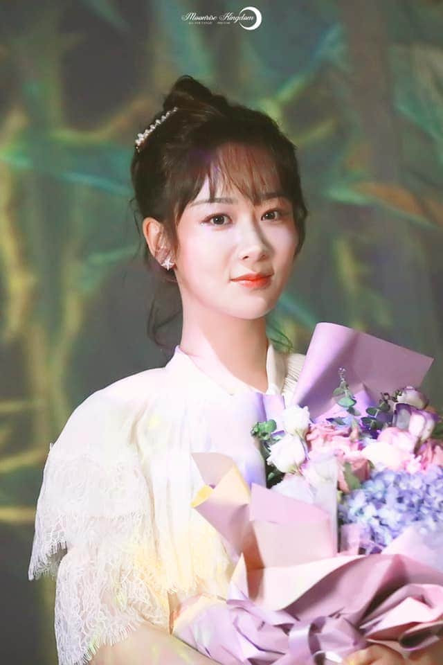 Dương Tử xuất hiện dễ thương như công chúa phim ngôn tình trong fan meeting, ẩn sau về ngoài ngọt ngào là một trái tim mạnh mẽ Ảnh 7