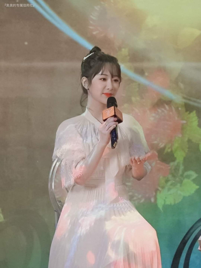 Dương Tử xuất hiện dễ thương như công chúa phim ngôn tình trong fan meeting, ẩn sau về ngoài ngọt ngào là một trái tim mạnh mẽ Ảnh 14