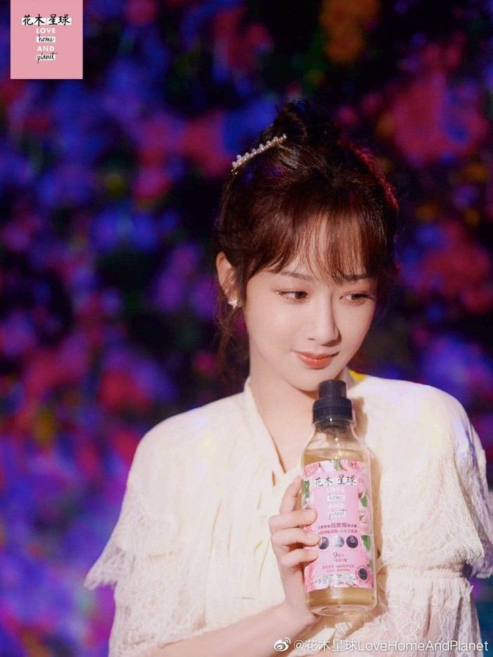 Dương Tử xuất hiện dễ thương như công chúa phim ngôn tình trong fan meeting, ẩn sau về ngoài ngọt ngào là một trái tim mạnh mẽ Ảnh 6