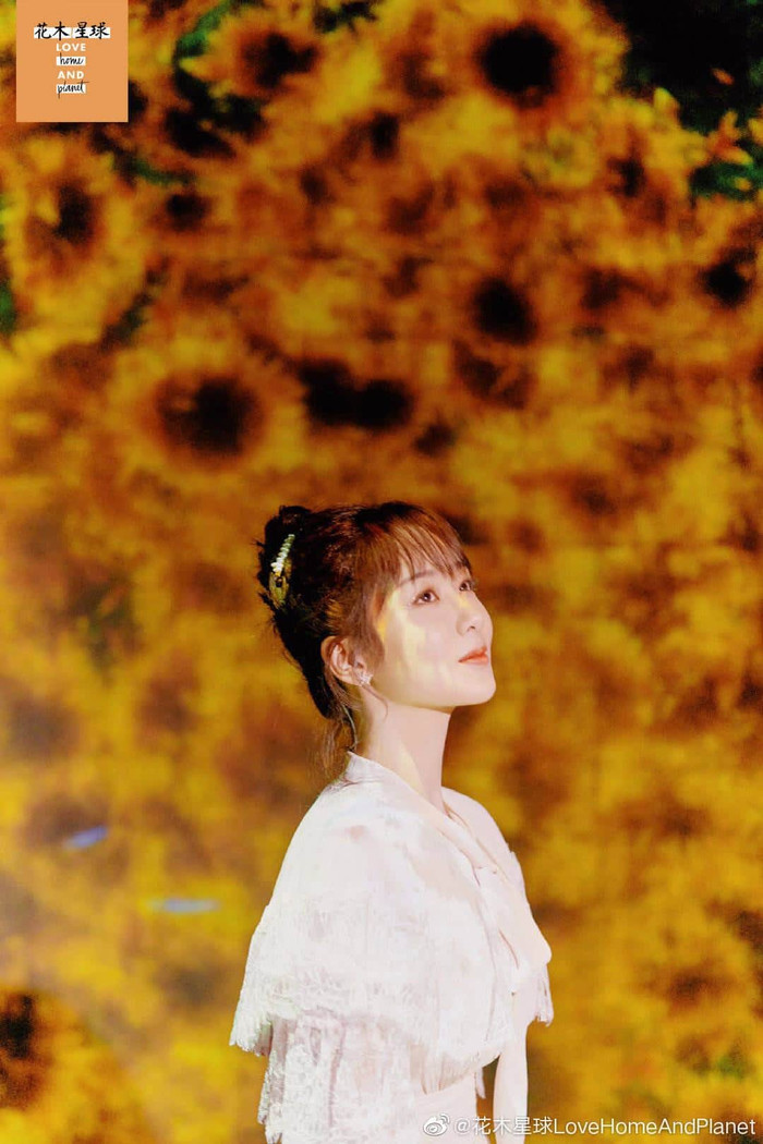 Dương Tử xuất hiện dễ thương như công chúa phim ngôn tình trong fan meeting, ẩn sau về ngoài ngọt ngào là một trái tim mạnh mẽ Ảnh 5