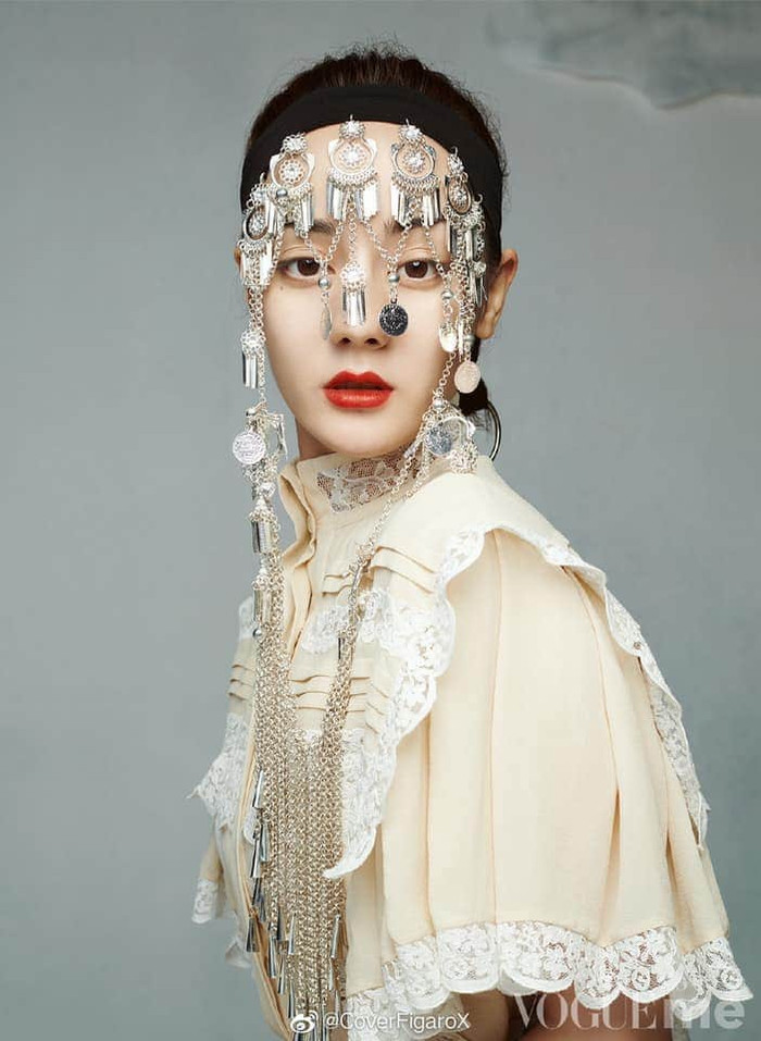 Địch Lệ Nhiệt Ba trên Vogue Me tháng 7: Kẻ chê 'dị' khó ngấm, người khen sang chảnh, kiêu kì Ảnh 4